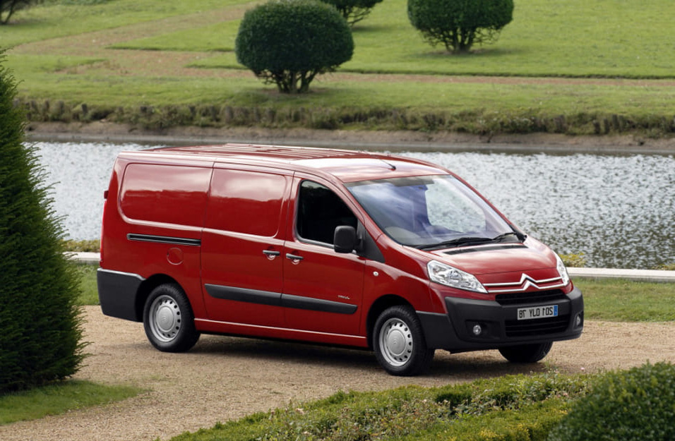 Замена аккумулятора Citroen Jumpy