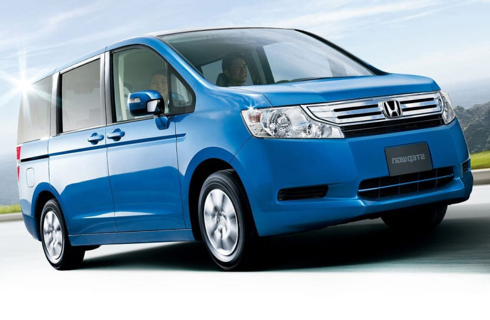 Замена аккумулятора Honda Stepwgn