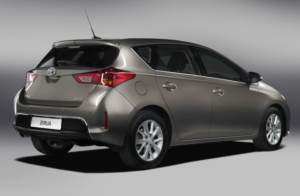 Замена аккумулятора Toyota Auris