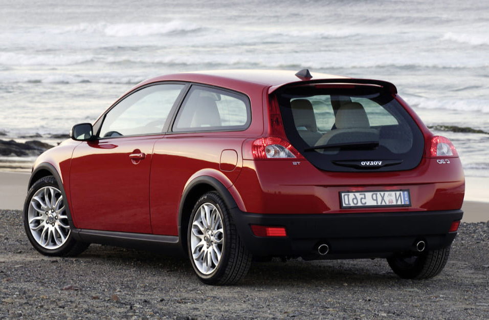 Замена аккумулятора Volvo C30